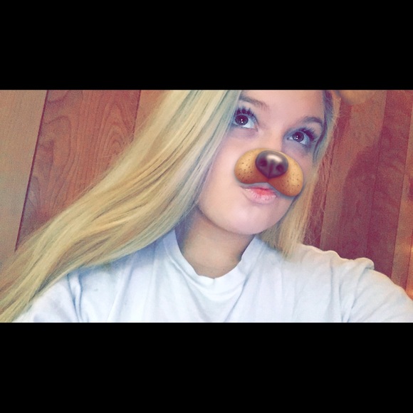 Profile Picture of Brianna Sharp (@brisharp_3490) on Poshmark