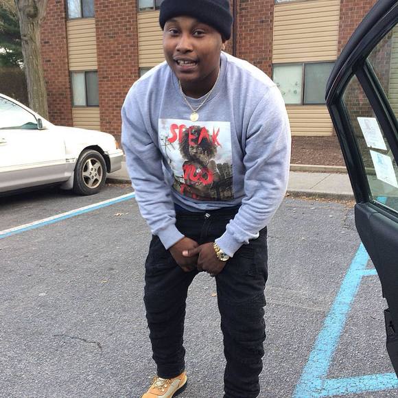 Profile Picture of Shawn Waples (@_heffty) on Poshmark