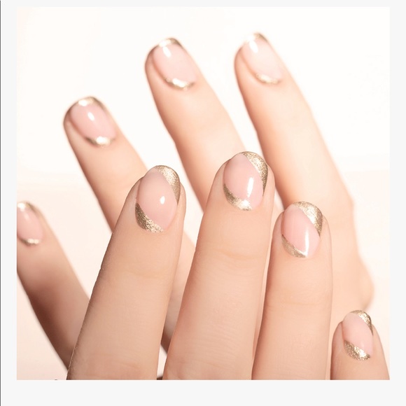 Profile Picture of Lisa Mac (@oh_lala_lola) on Poshmark