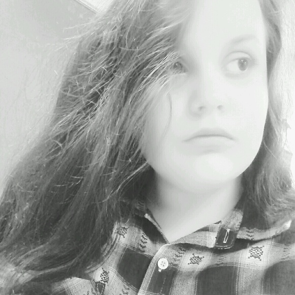 Profile Picture of Sydney Craynon (@lil_syd_13) on Poshmark