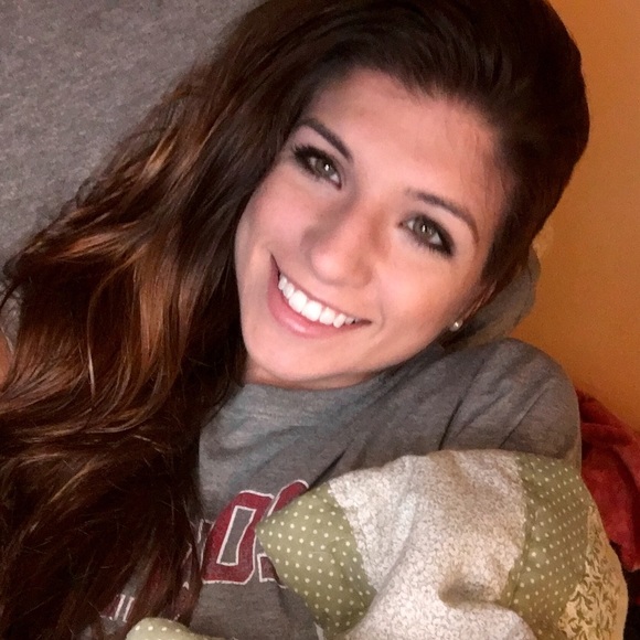 Profile Picture of Kassandra Mitchell (@klynnemitchell) on Poshmark