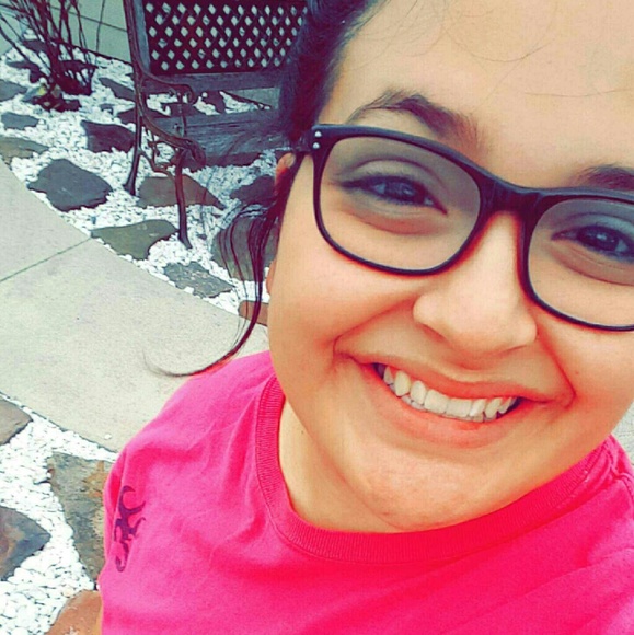 Profile Picture of Amber Robles (@amberrose729) on Poshmark