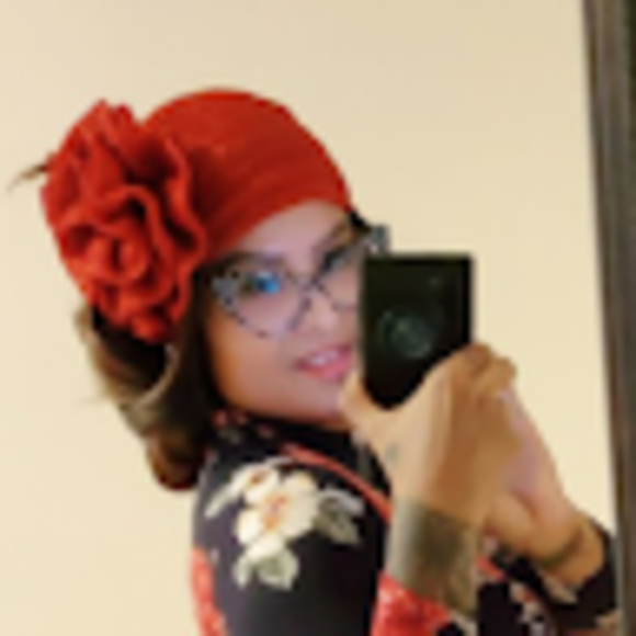 Profile Picture of Sol López (@lopezsol392) on Poshmark