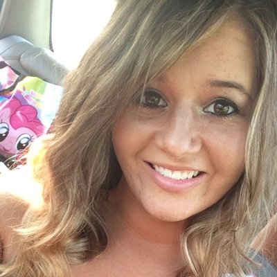 Profile Picture of Hillary Weber (@hillary_nicole2) on Twitter