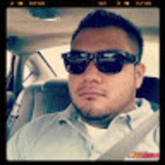 Profile Picture of Hugo Becerra (@hugobev) on Poshmark