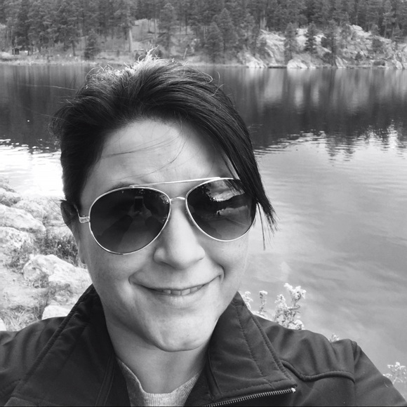 Profile Picture of Christina Tschumperlin (@mrstschump) on Poshmark