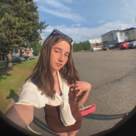 Profile Picture of Kalla Bédard (@kalla_bedard) on Poshmark