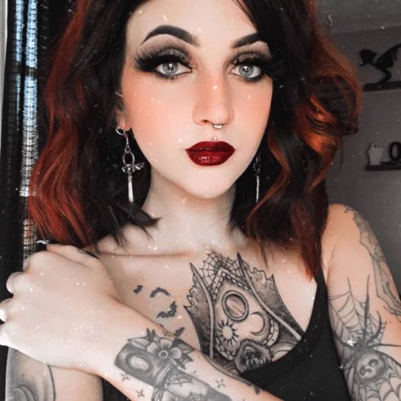 Profile Picture of Hailey Ray (@haileybabey) on Poshmark