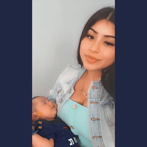 Profile Picture of Bianca Mendoza (@biancamendoz442) on Poshmark