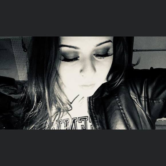 Profile Picture of Danny Lynn (@dee3161) on Poshmark