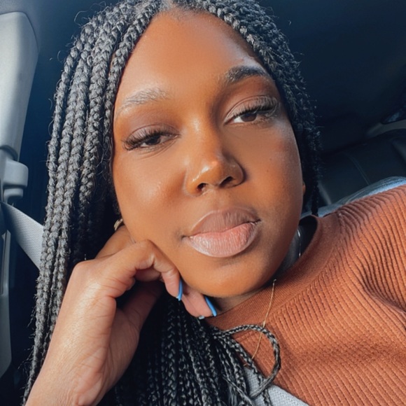 Profile Picture of Adrianna Atkinson (@muski1995) on Poshmark