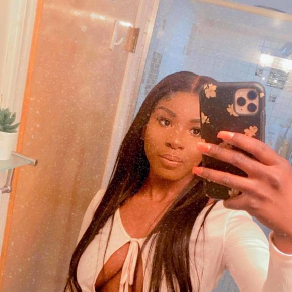 Ashley Fleurancy - Poshmark Profile Picture of Ashley Fleurancy (@ashleyfleurancy) on Poshmark