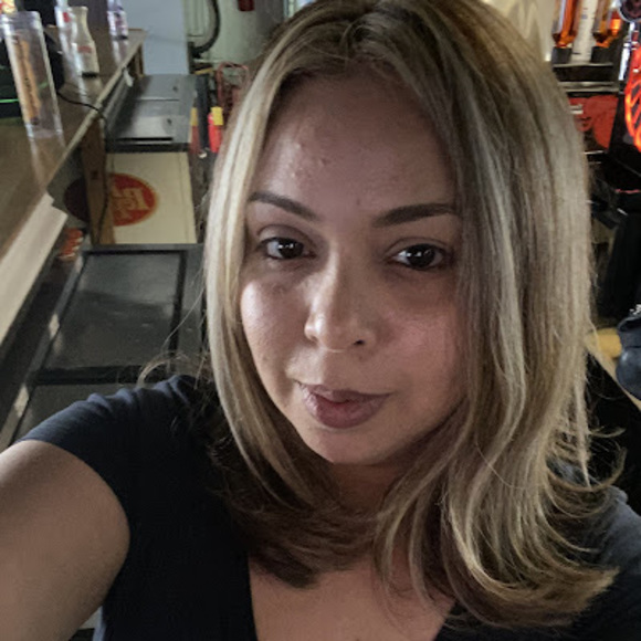 Profile Picture of Stephanie Zagic (@stefunny77) on Poshmark