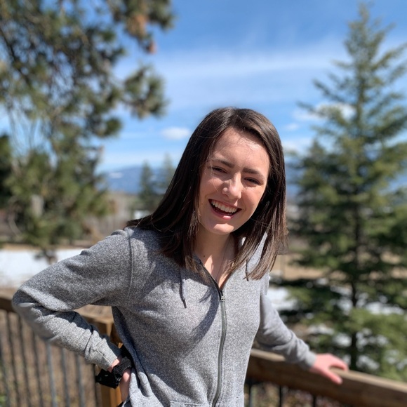 Profile Picture of Jenn Hobkirk (@jennhobk) on Poshmark