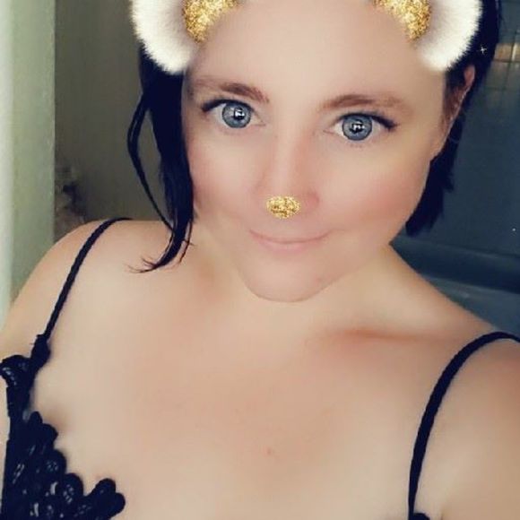 Profile Picture of Laura Cook-reisinger (@saati) on Poshmark