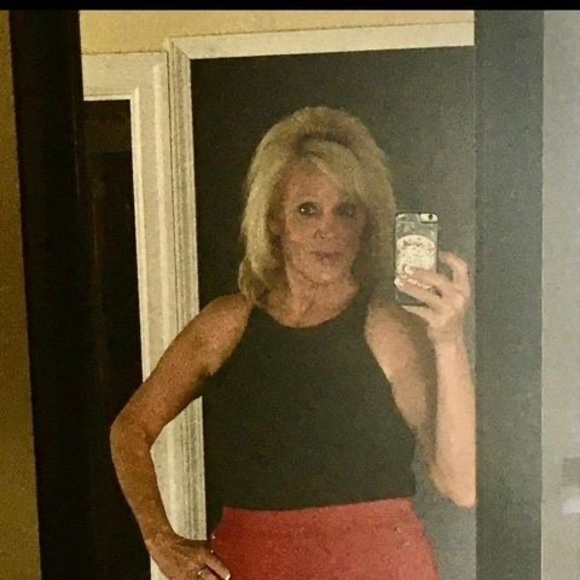 Profile Picture of Donna Jarvis (@donnajarvis6487) on Poshmark