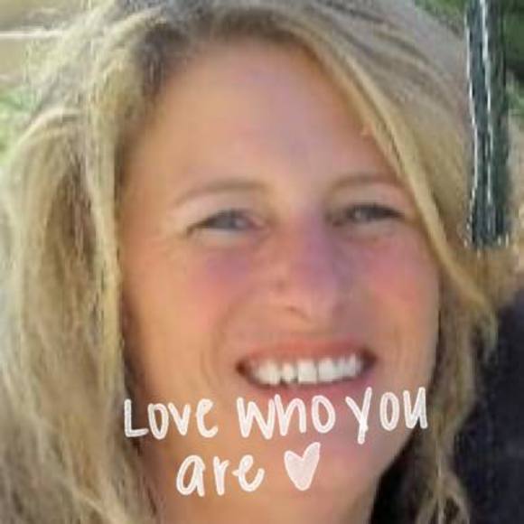 Profile Picture of Barbara Mitchell barney (@babz309) on Poshmark