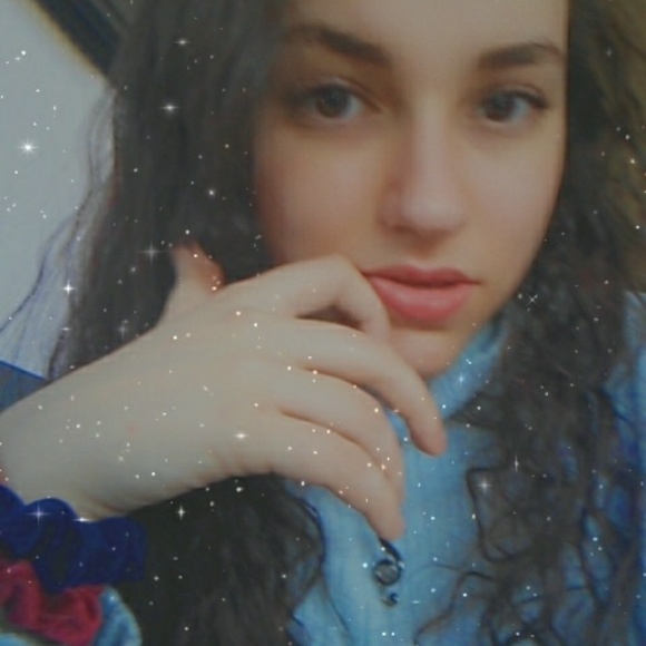Profile Picture of Olivia Looez (@luna_cattus_liv) on Poshmark