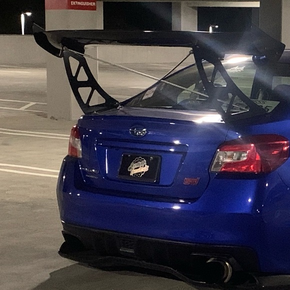 Profile Picture of Luis Arevalo (@lunonasim) on Poshmark