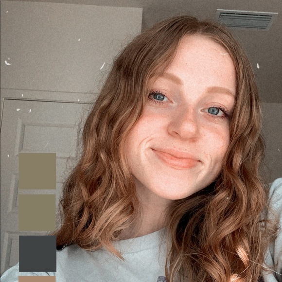 Profile Picture of Bailey Richards (@baileyalline9) on Poshmark