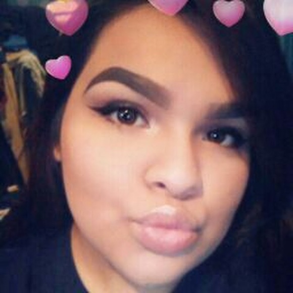 Profile Photo of Beatris Contreras (@lupitaa2202) on Poshmark