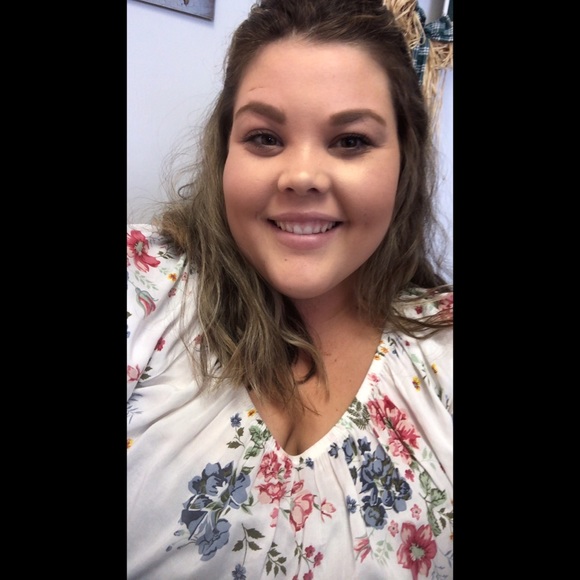 Profile Picture of Kayla Shockley (@kaylas__) on Poshmark