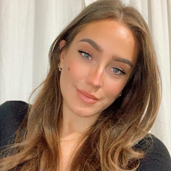 Rhea Diflorio - Poshmark Profile Picture of Rhea Diflorio (@rheadiflorio) on Poshmark