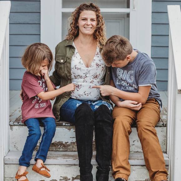 Profile Picture of Martina Resler (@tinamar13) on Poshmark