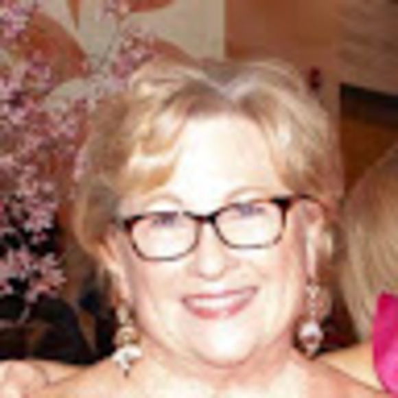 Profile Picture of Janet Dulin (@janetdulin) on Poshmark