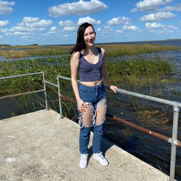 Profile Picture of Jada Hurlbutt (@jadahurlbutt_) on Poshmark