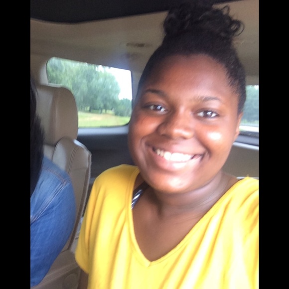 Mikaela Brown - Poshmark Profile Picture of Mikaela Brown (@maa16) on Poshmark