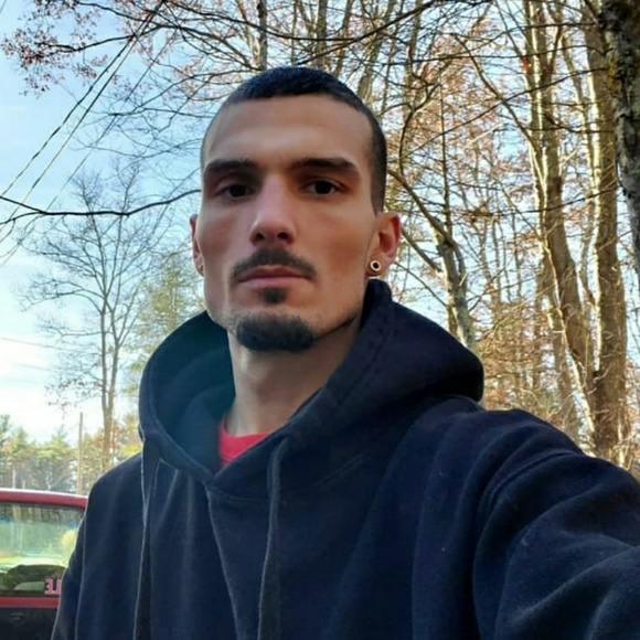 Profile Picture of Jason Rioux (@rioux473) on Poshmark