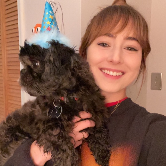 Profile Picture of Olivia Oblander (@oliviaoblander) on Poshmark