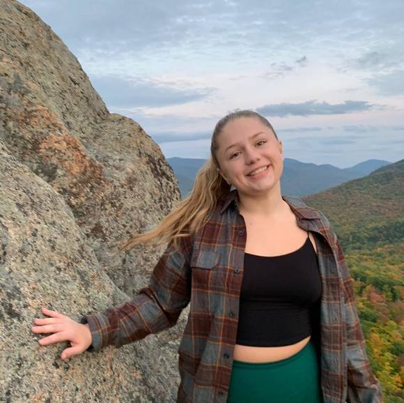Profile Picture of Alyssa Quillan (@alyssaquillan7) on Poshmark