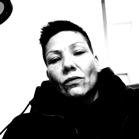 Profile Picture of Jolene Lenius (@jolenelenius) on Poshmark