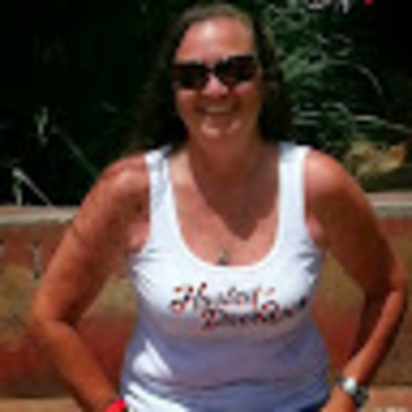 Profile Picture of Terry ann Yakas (@terryannyakas) on Poshmark