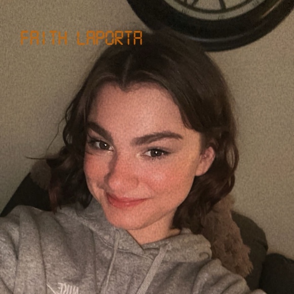 Profile Picture of Faith Laporta (@faithlaportabay) on Poshmark