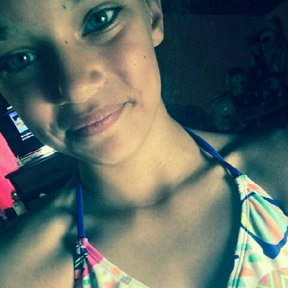 Profile Picture of Aysia Lumsden (@https_lazy) on Poshmark
