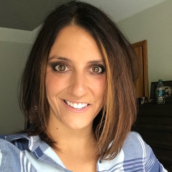 Profile Picture of Danielle Dawson (@d2dawson) on Poshmark