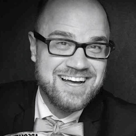 Profile Picture of Andrew Hampp (@andrewhampp) on Poshmark
