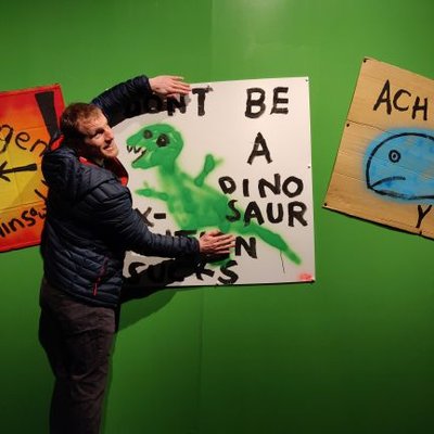 Profile Picture of Robbie J Sutton (@grumpasaurus88) on Twitter