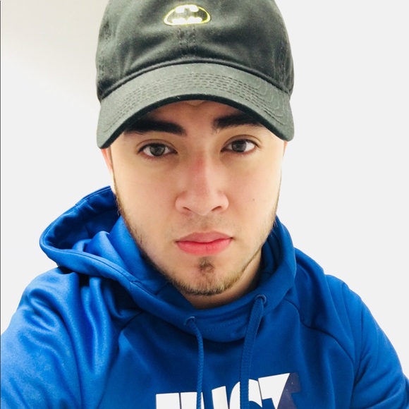 Profile Picture of Kevin Tapia (@kevint1121) on Poshmark