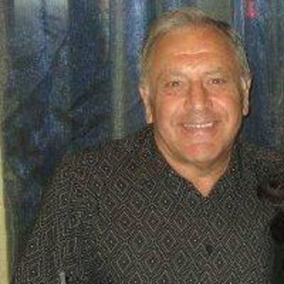 Profile Picture of Lou Lindinger (@llindgr9) on Poshmark