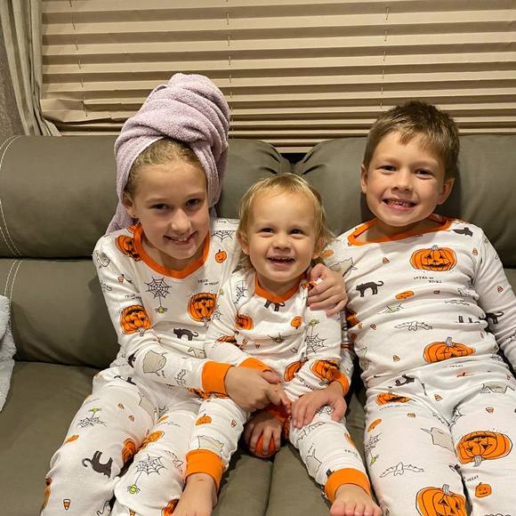 Profile Picture of Lauren Bladergroen (@l_bladergroen) on Poshmark