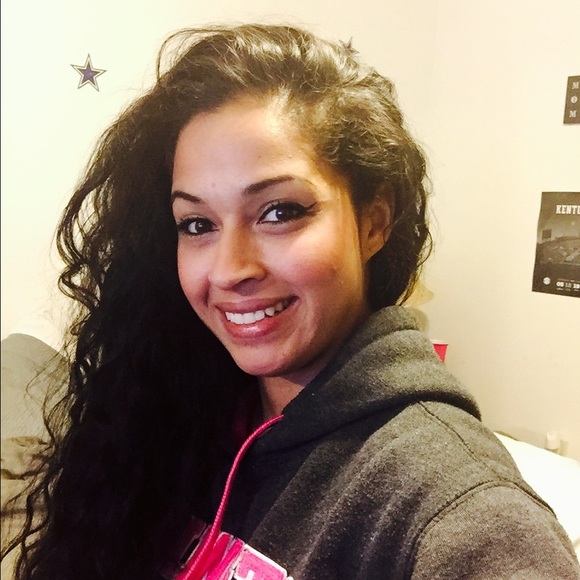 Profile Picture of Myrthea Halphen (@tia1985) on Poshmark