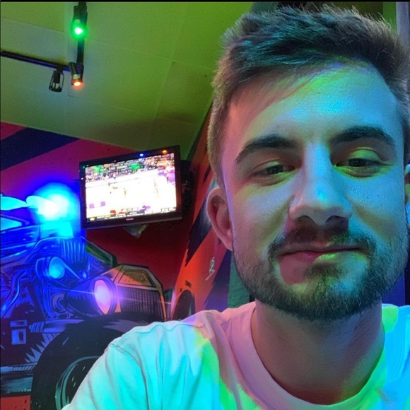 Profile Picture of Lance Andrew (@lantz51391) on Poshmark