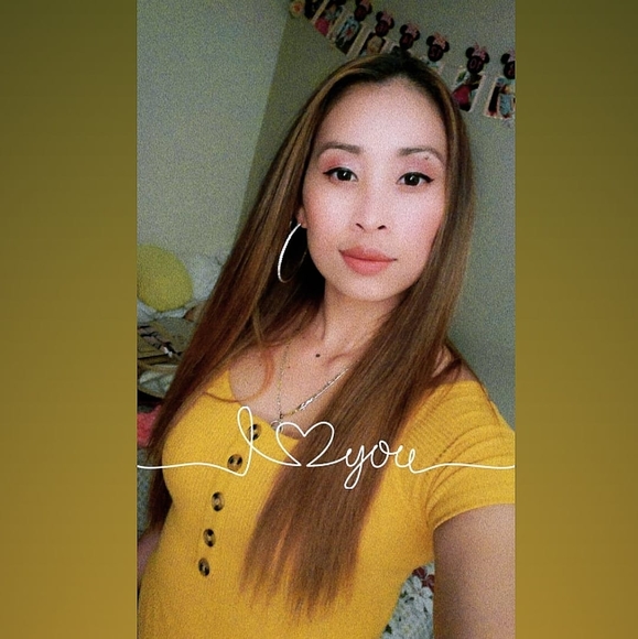 Profile Picture of Esmeralda Esmeralda (@esmeraldaesm161) on Poshmark