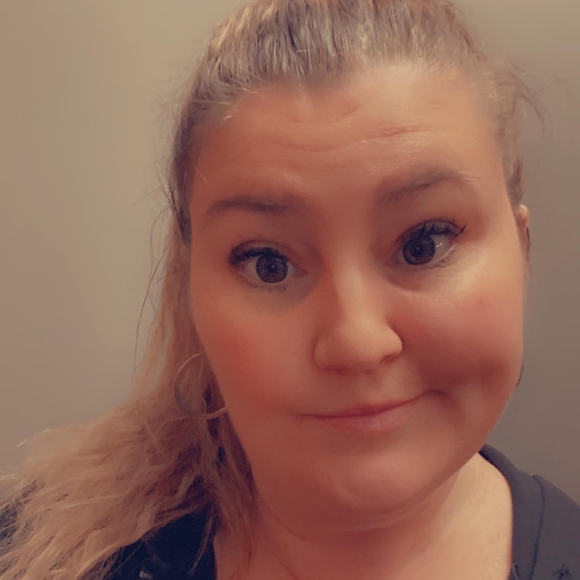 Profile Picture of Krista Vincent (@krista_koziarz) on Poshmark