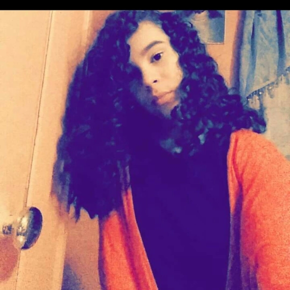 Profile Picture of Mehisy Fernandez (@mehisyfernandez) on Poshmark