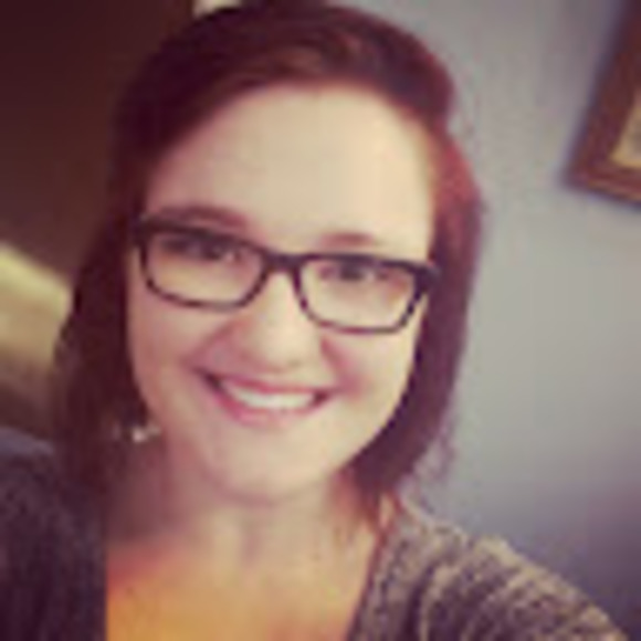 Profile Picture of Dominique Ibbitson (@d_ibbitson) on Poshmark